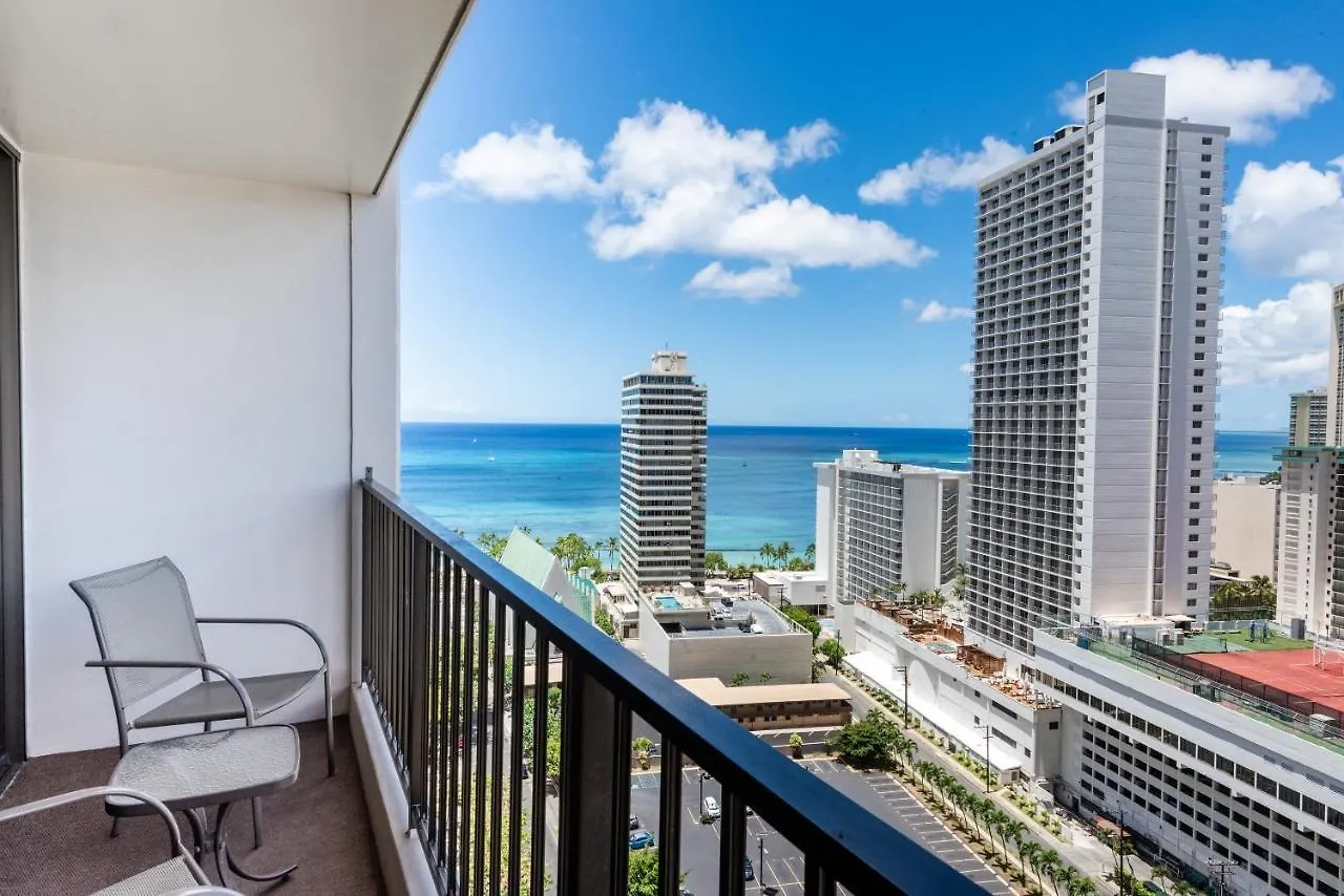 Deluxe Studio Condos Near Waikiki Beach - Free Parking & Outdoor Pool Honolulu USA