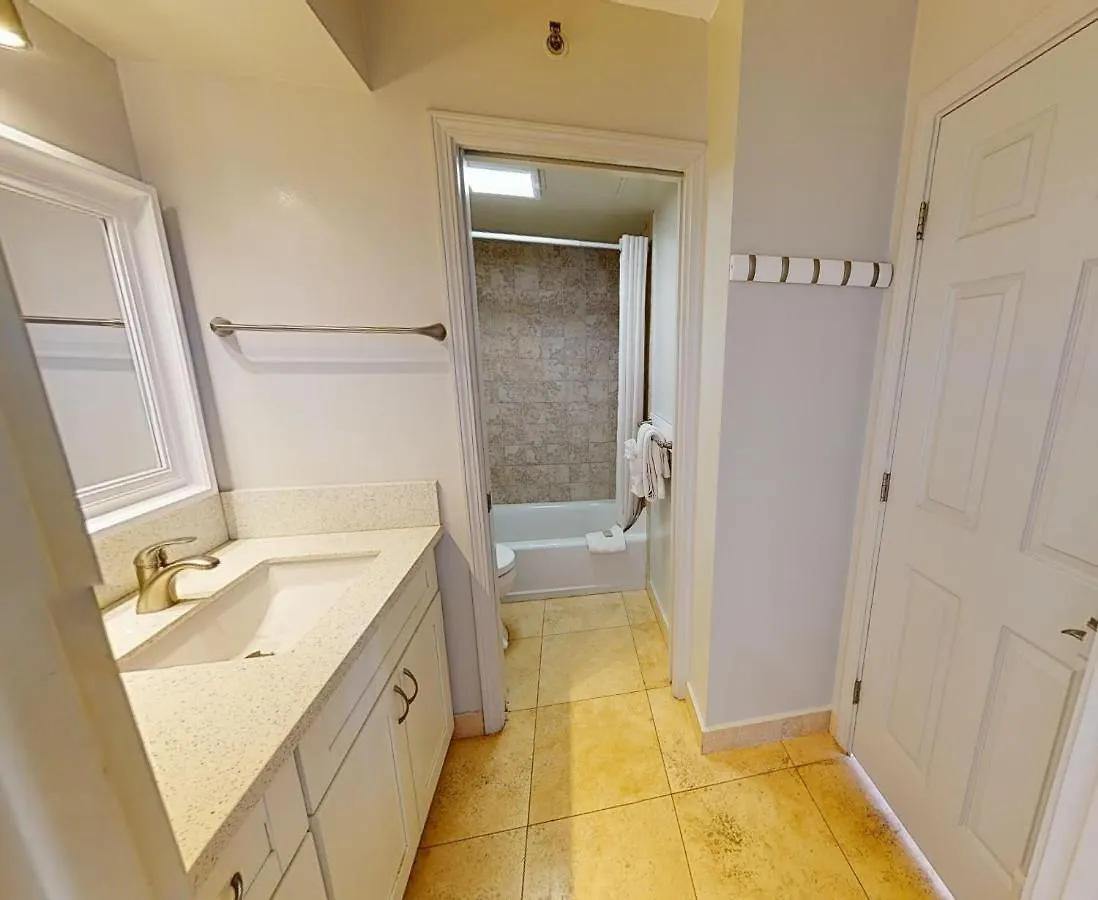 Deluxe Studio Condos Near Waikiki Beach - Free Parking & Outdoor Pool Honolulu 0*,  USA
