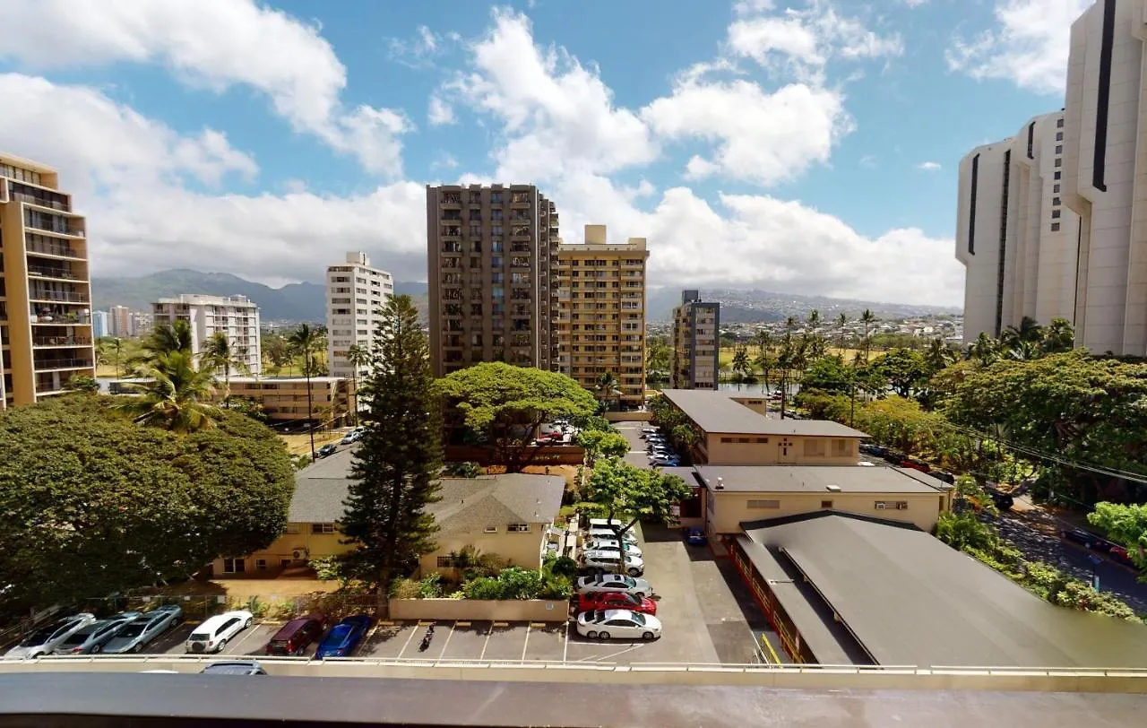Deluxe Studio Condos Near Waikiki Beach - Free Parking & Outdoor Pool Honolulu