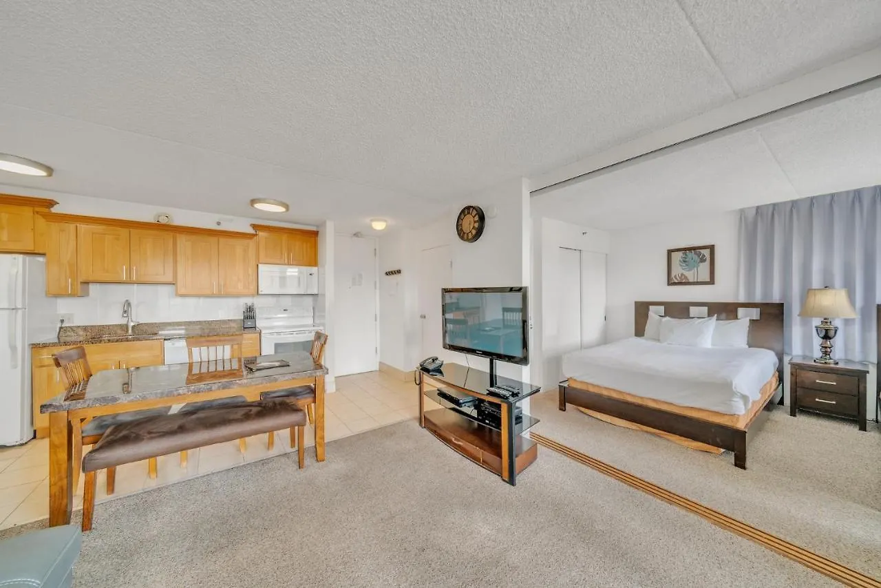 Deluxe Studio Condos Near Waikiki Beach - Free Parking & Outdoor Pool Honolulu