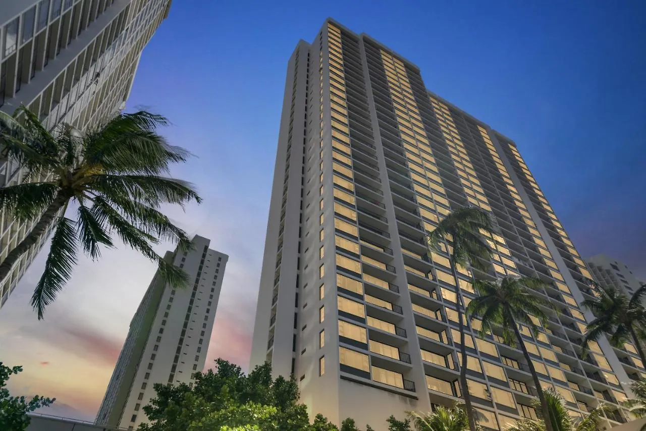 Deluxe Studio Condos Near Waikiki Beach - Free Parking & Outdoor Pool Honolulu