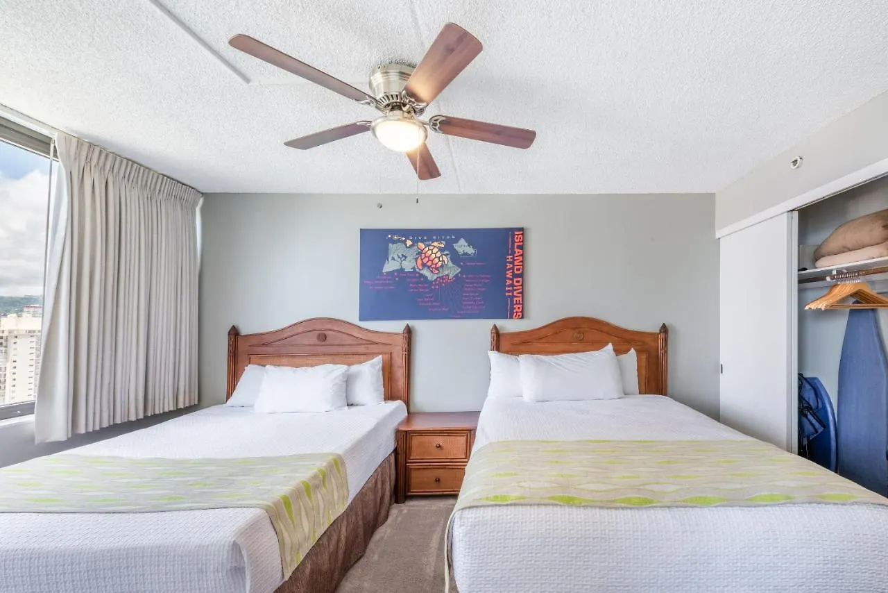 Deluxe Studio Condos Near Waikiki Beach - Free Parking & Outdoor Pool Honolulu