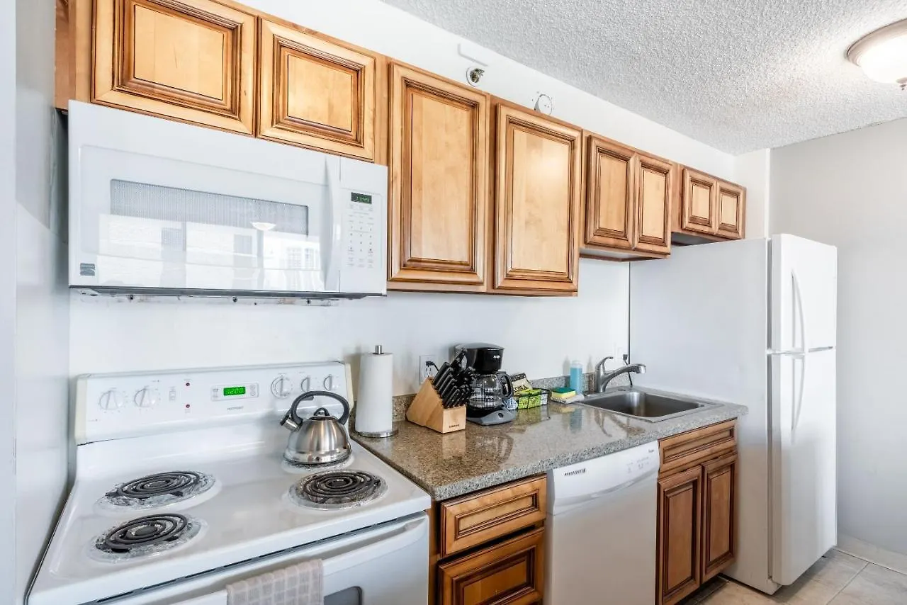 Deluxe Studio Condos Near Waikiki Beach - Free Parking & Outdoor Pool Honolulu Apartmán