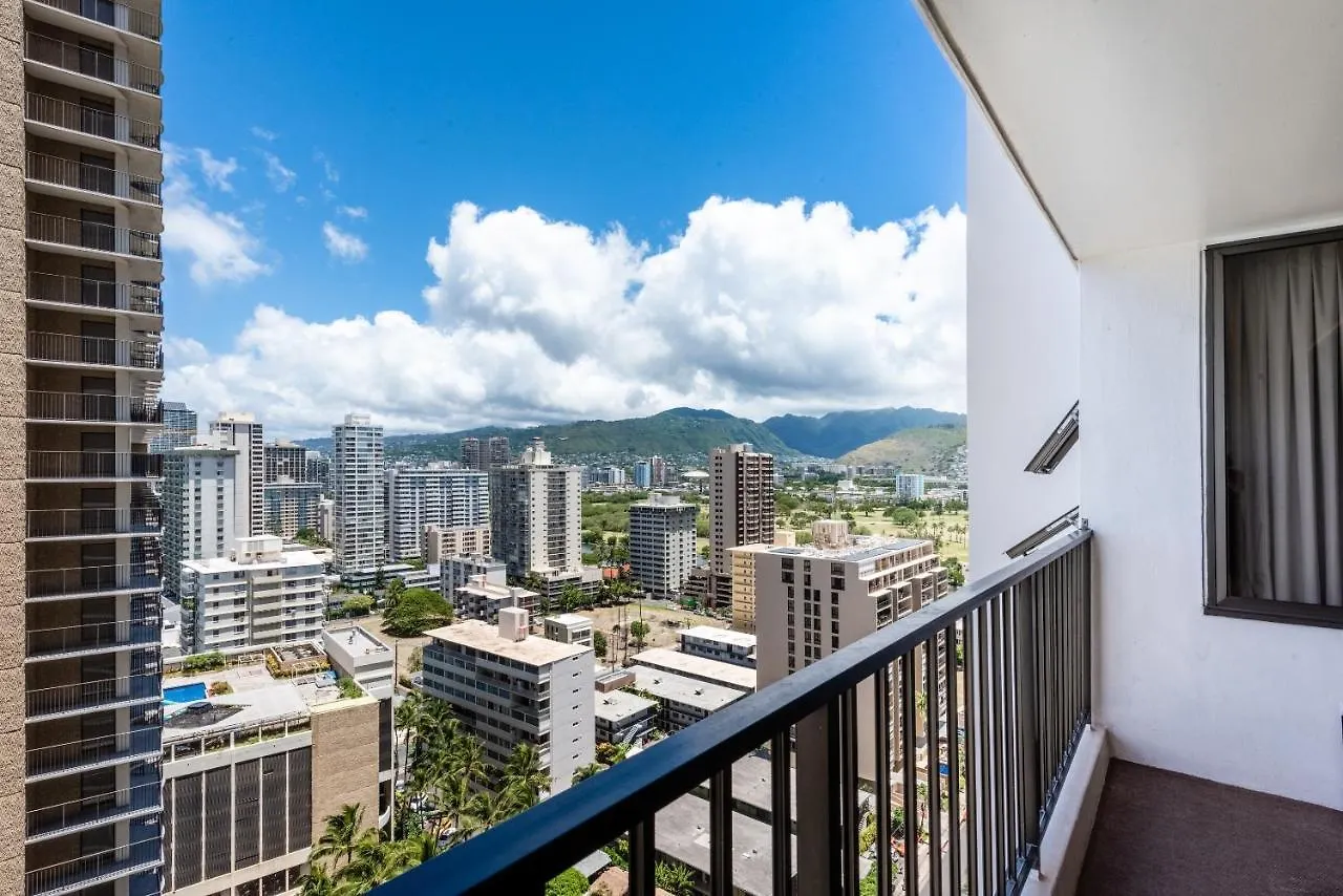 Deluxe Studio Condos Near Waikiki Beach - Free Parking & Outdoor Pool Honolulu