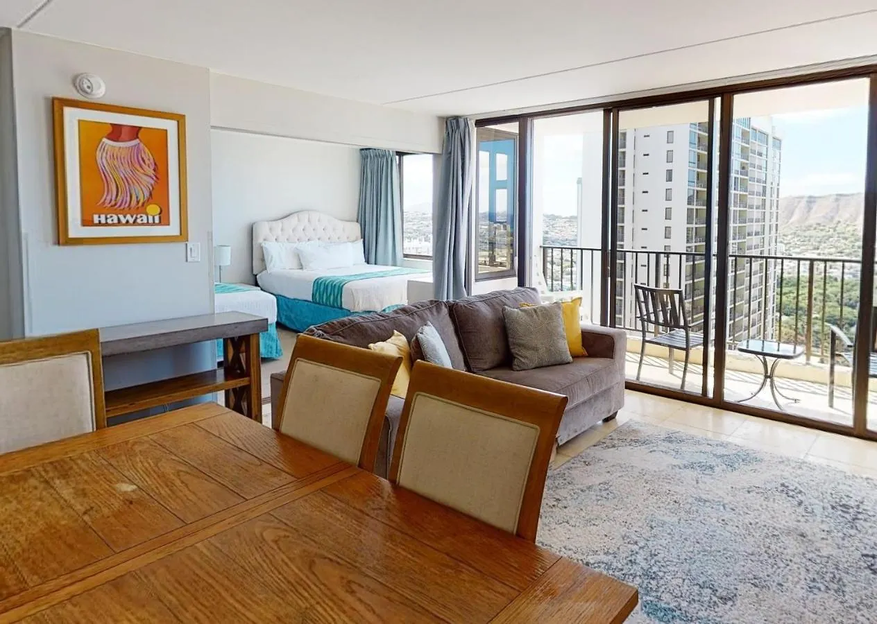 Deluxe Studio Condos Near Waikiki Beach - Free Parking & Outdoor Pool Honolulu