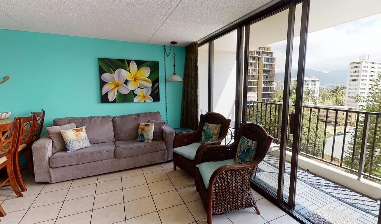 Deluxe Studio Condos Near Waikiki Beach - Free Parking & Outdoor Pool Honolulu