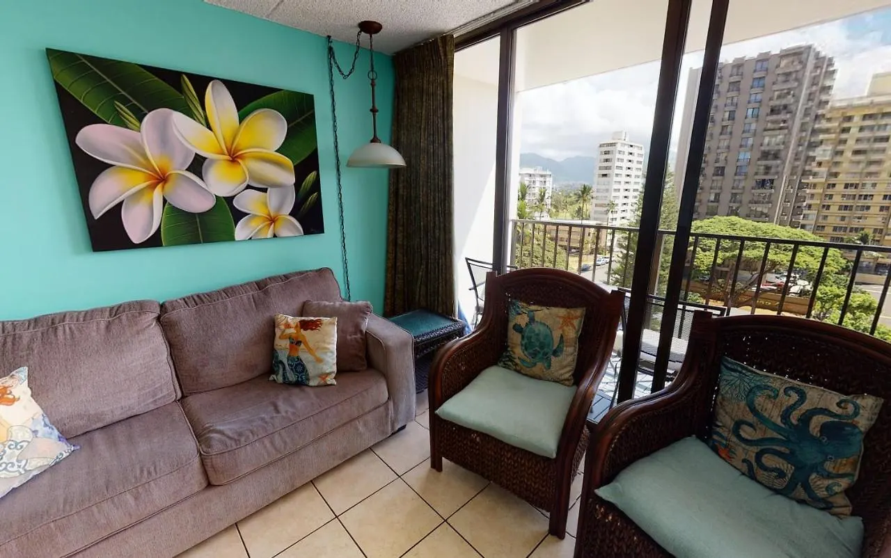 Deluxe Studio Condos Near Waikiki Beach - Free Parking & Outdoor Pool Honolulu USA