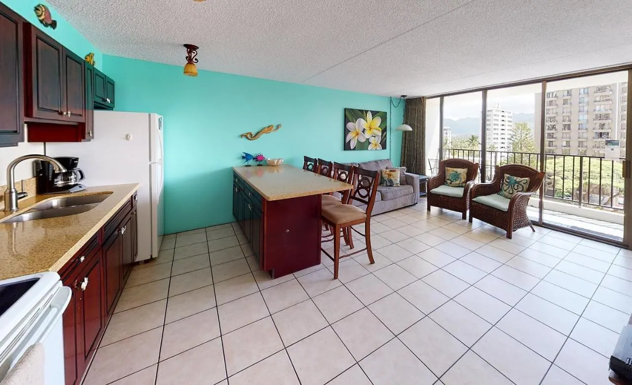 Deluxe Studio Condos Near Waikiki Beach - Free Parking & Outdoor Pool Honolulu USA