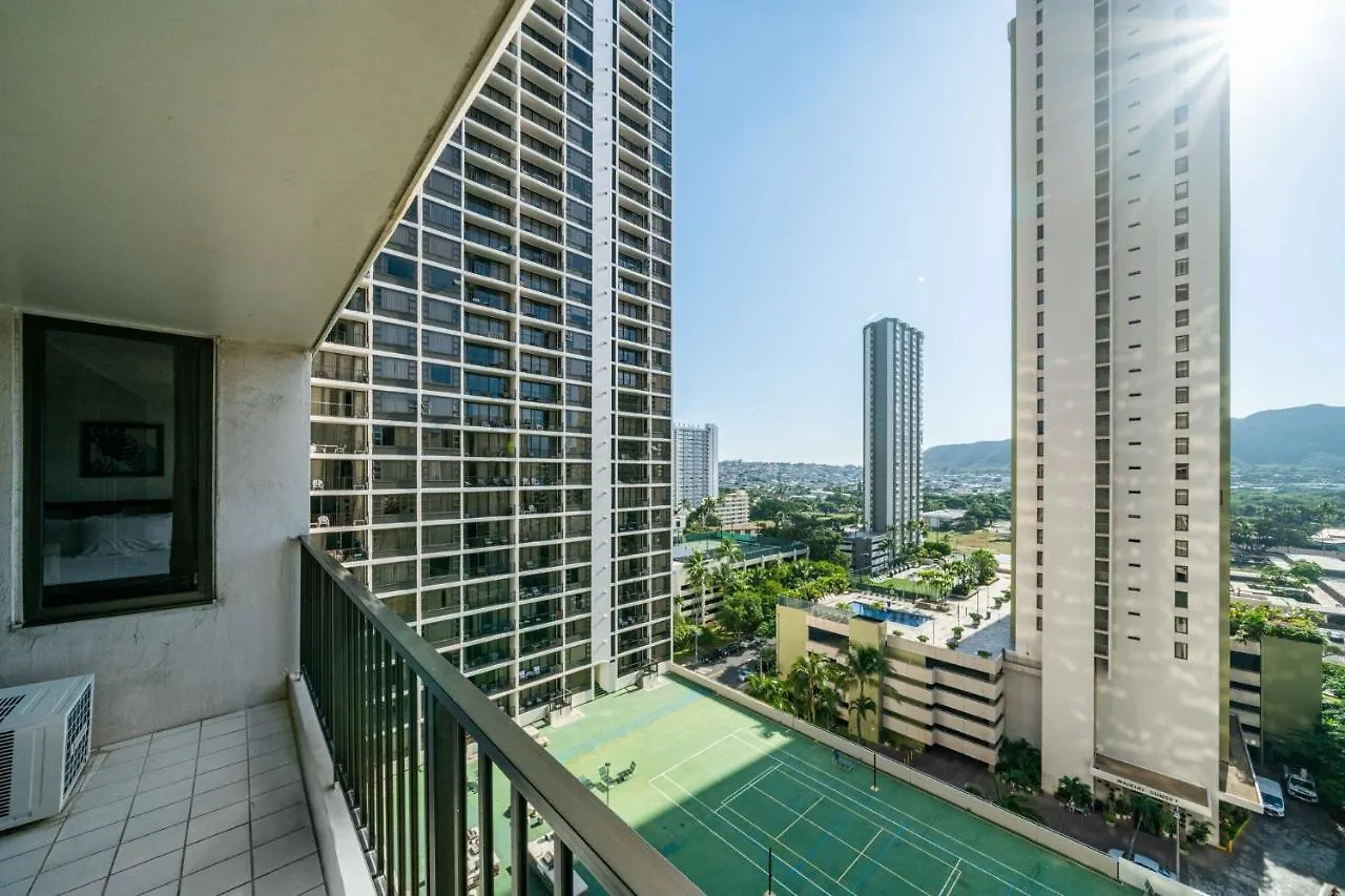 Deluxe Studio Condos Near Waikiki Beach - Free Parking & Outdoor Pool Honolulu Apartmán