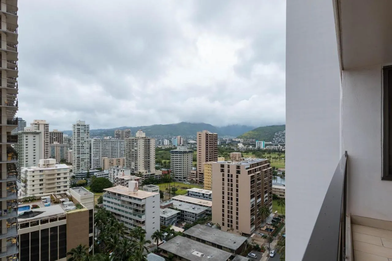 Deluxe Studio Condos Near Waikiki Beach - Free Parking & Outdoor Pool Honolulu